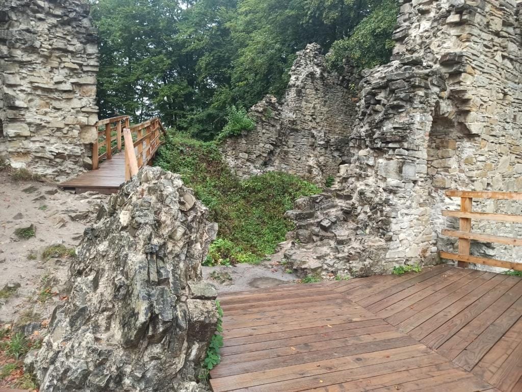Ruiny zamku Sobień w Manastercu.