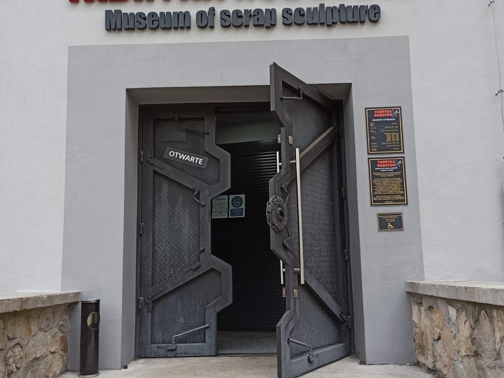 Wejście do muzeum Fabryka Robotów.