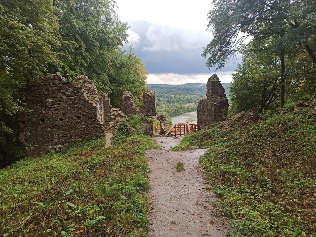 Zamek Sobień w Manastercu - ruiny.